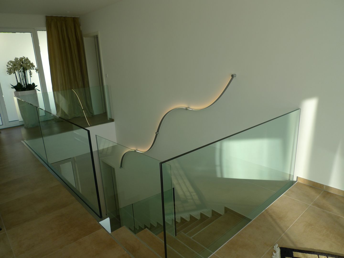 Villa in Saarbrücken, Bolz Licht und Wohnen 1946 Bolz Licht und Wohnen 1946 Modern Corridor, Hallway and Staircase