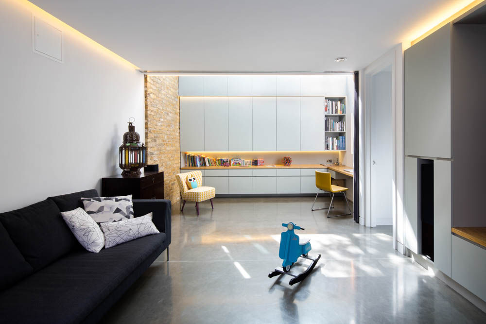 Brackenbury House, Neil Dusheiko Architects Neil Dusheiko Architects モダンデザインの 多目的室