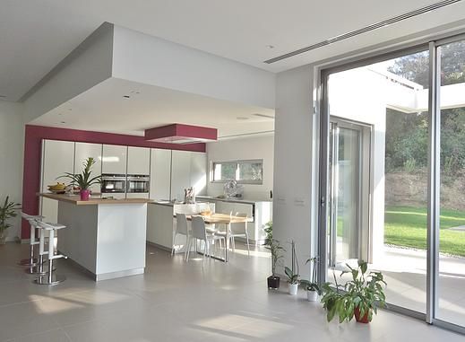 Décoration d'une maison contemporaine, Sarah Archi In' Sarah Archi In' Modern kitchen