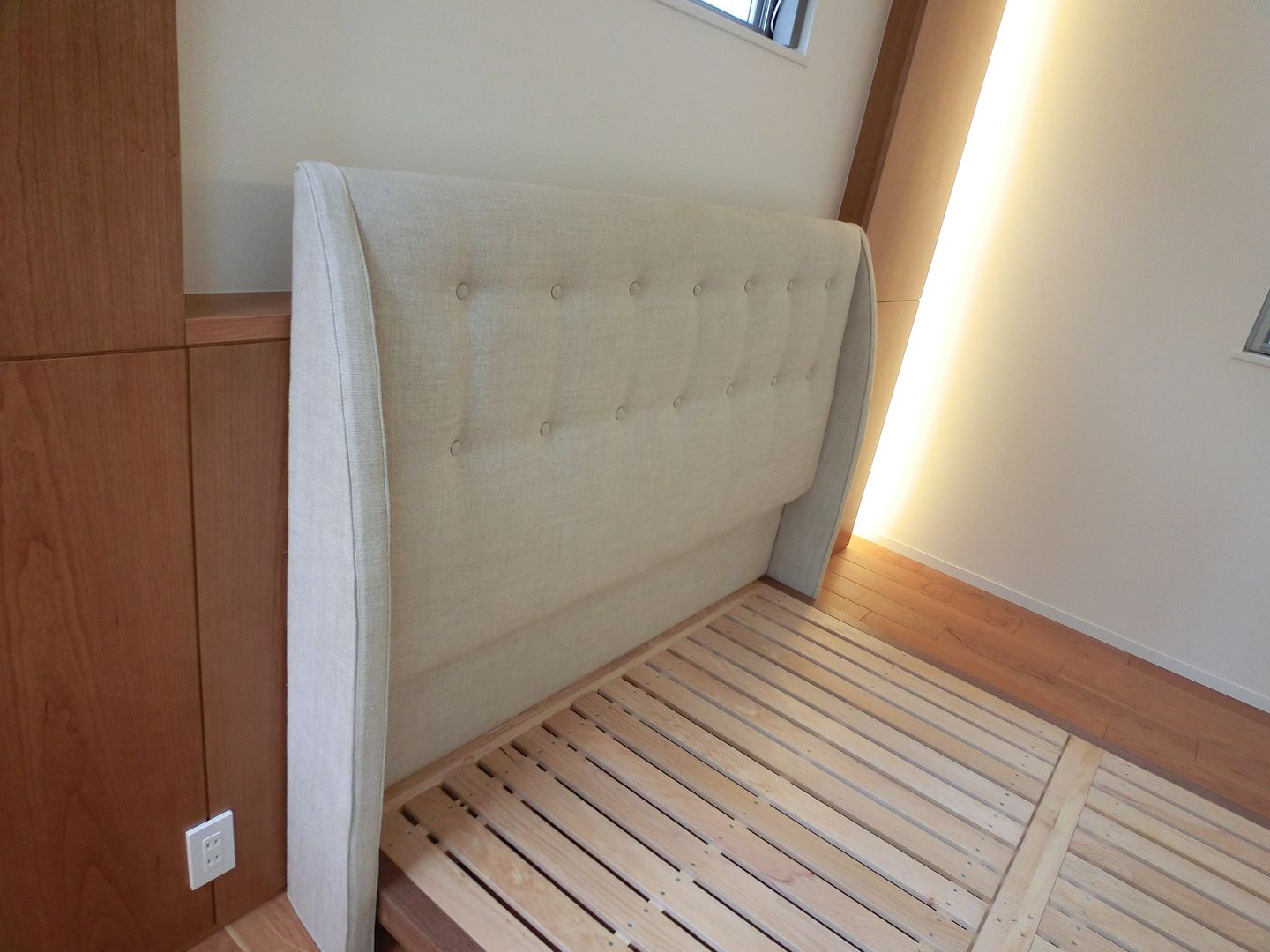 Full-ordered Bed, （株）工房スタンリーズ （株）工房スタンリーズ Cuartos de estilo moderno Madera maciza Multicolor Camas y cabeceras