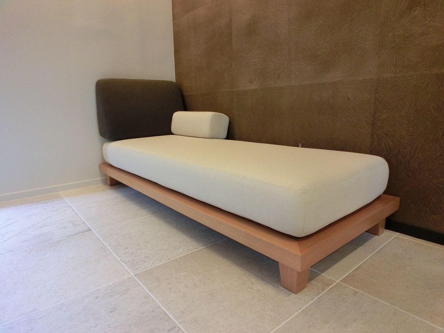 Day Bed, （株）工房スタンリーズ （株）工房スタンリーズ Modern media room Flax/Linen Pink Furniture