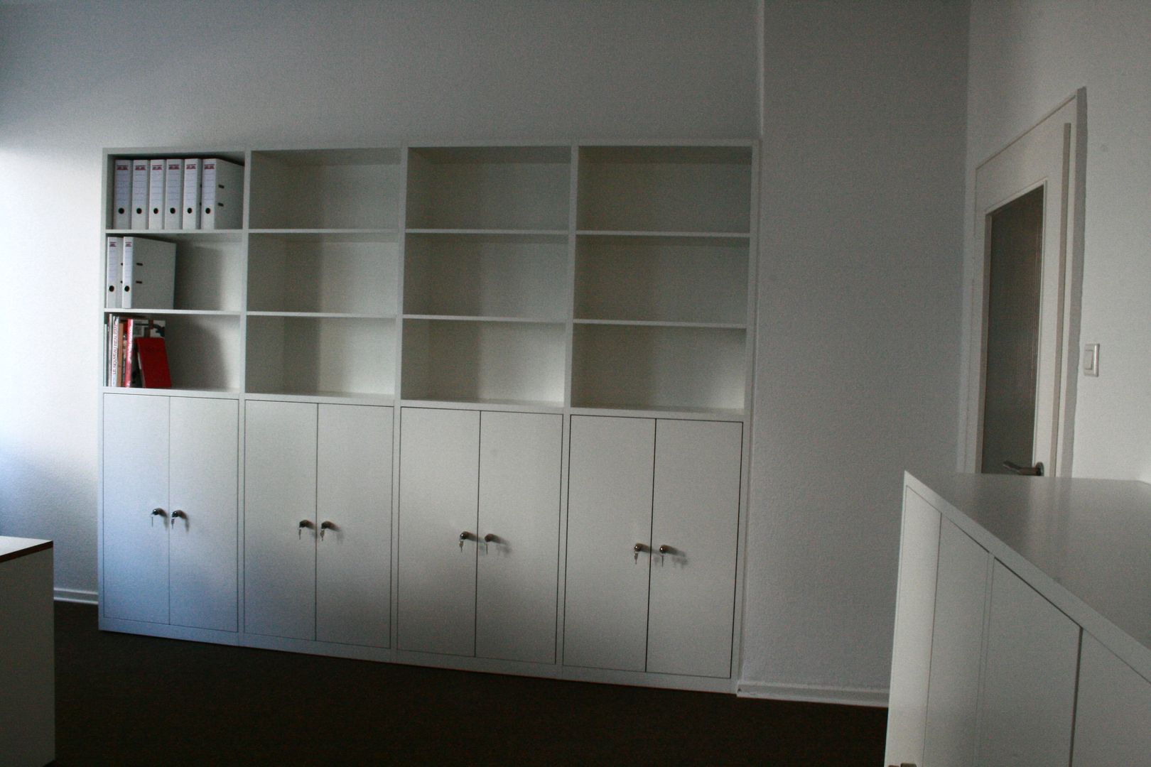 Büromöbel, ARTfischer Die Möbelmanufaktur. ARTfischer Die Möbelmanufaktur. Classic style study/office Engineered Wood Transparent Cupboards & shelving