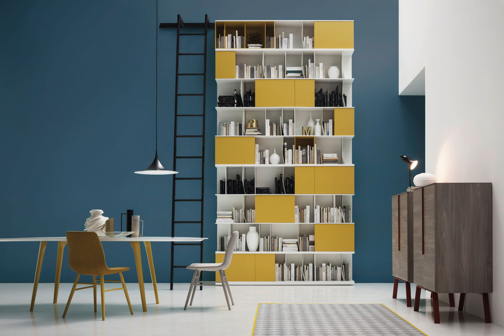 Wunderschöne Design Bücherregale, Livarea Livarea Рабочий кабинет в стиле модерн Шкафы и полки