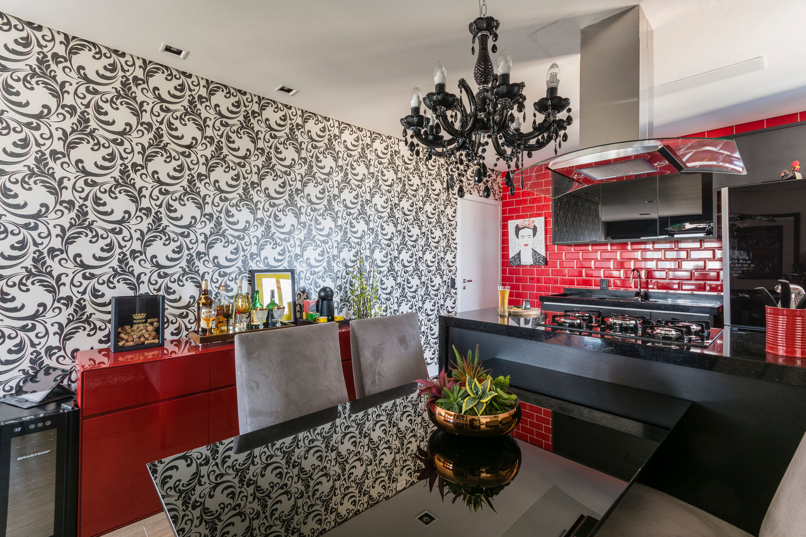 Red kitchen Lo. interiores Cozinhas modernas