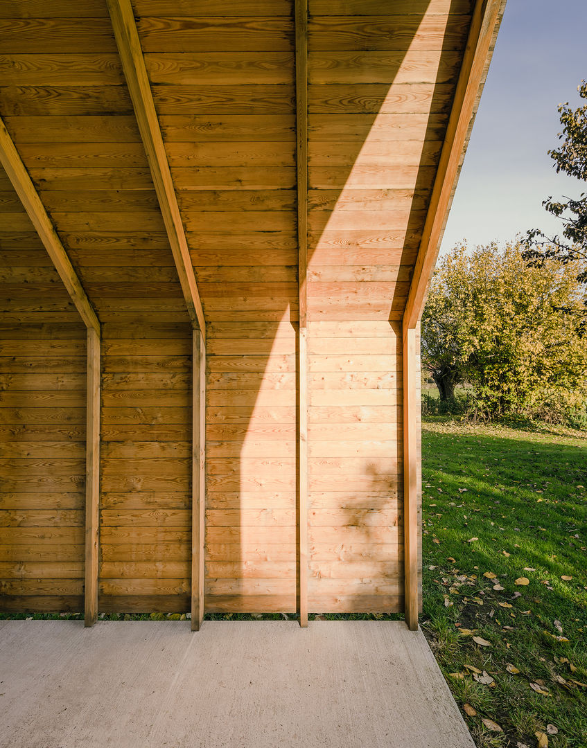 Ökonomiehaus, JAN RÖSLER ARCHITEKTEN JAN RÖSLER ARCHITEKTEN Minimalist garage/shed Wood Wood effect