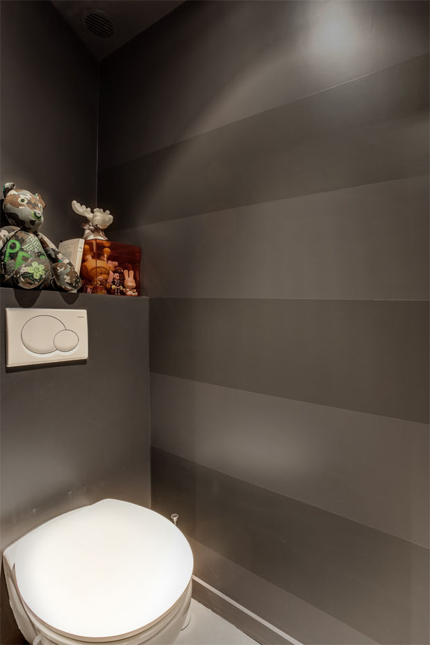 APPARTEMENT BOHEME CHIC AU MASCULIN, cristina velani cristina velani حمام Toilets