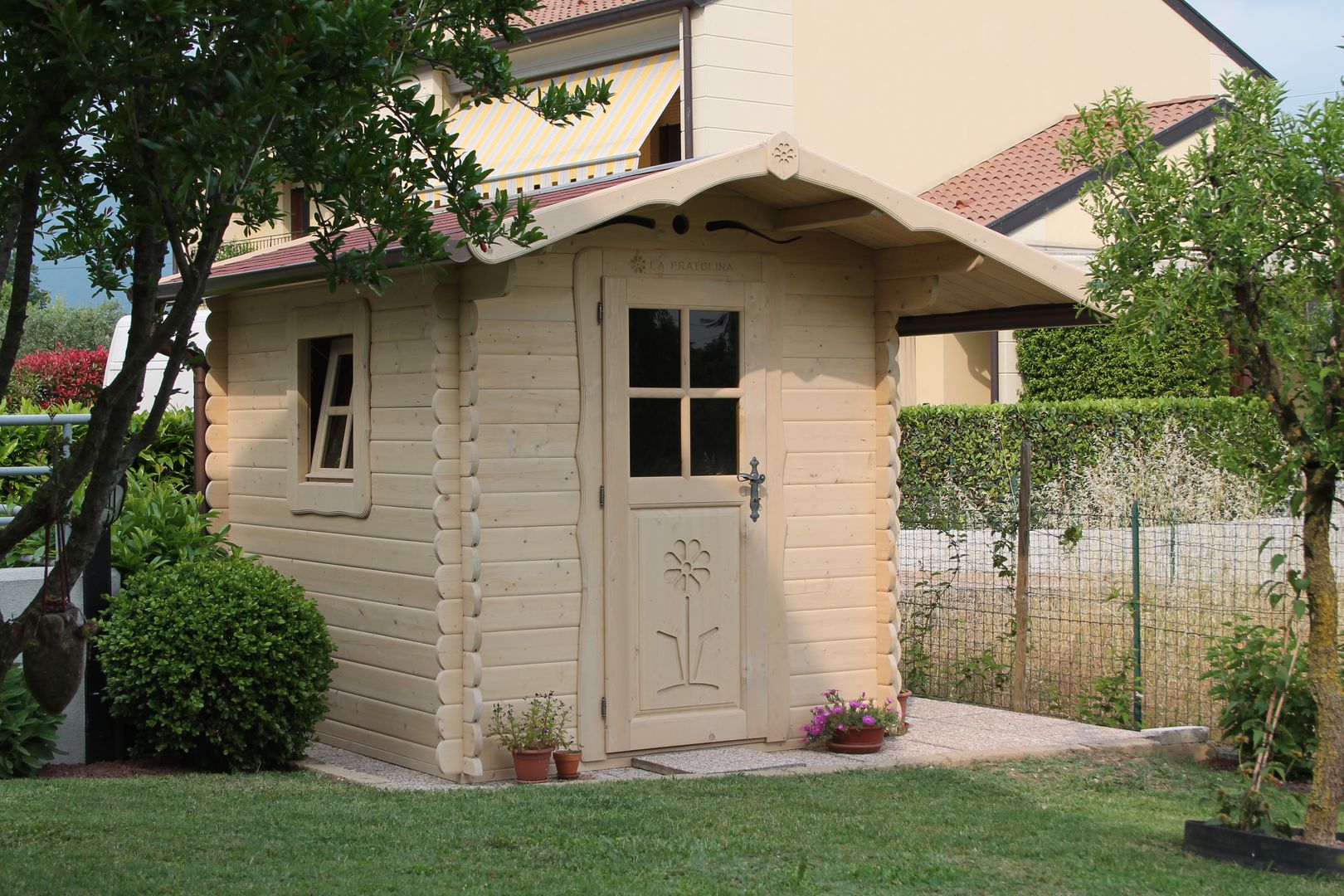 Casetta in legno da giardino La Pratolina...design e qualità unica nel suo genere!, La Pratolina La Pratolina Classic style garden Wood Wood effect Greenhouses & pavilions