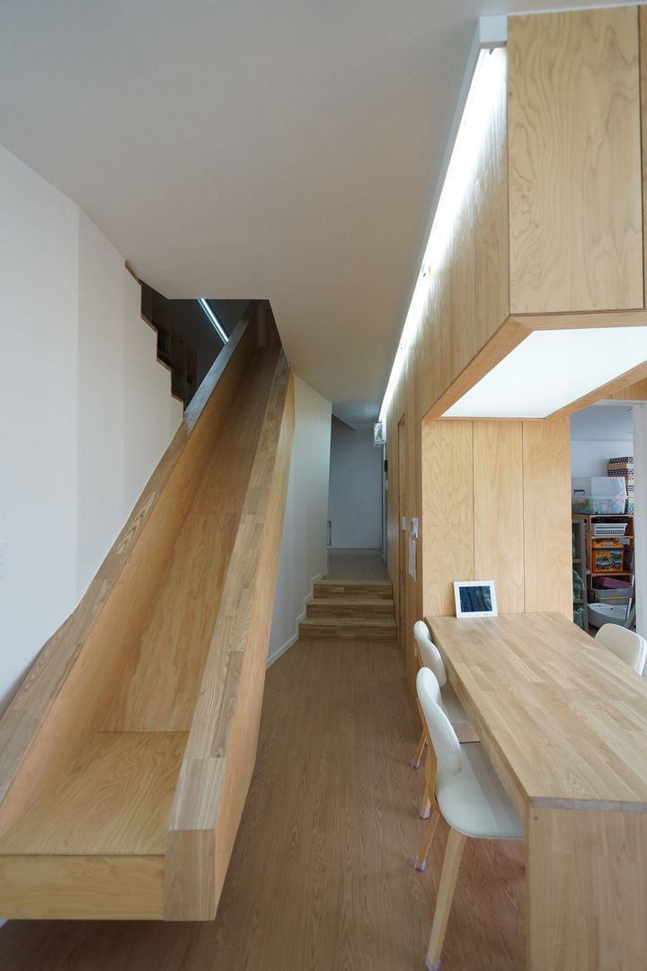 Loop House 무한궤도 하우스 , ADMOBE Architect ADMOBE Architect Modern corridor, hallway & stairs