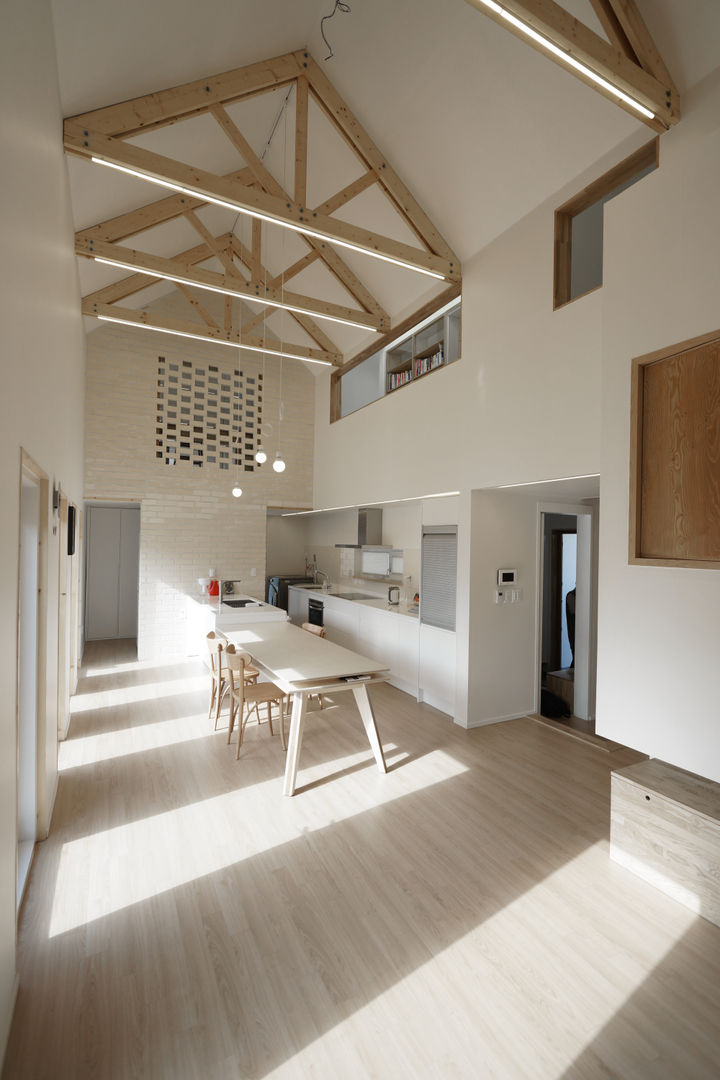 Sunlight House 빛이 쏟아지는 집, ADMOBE Architect ADMOBE Architect Modern dining room