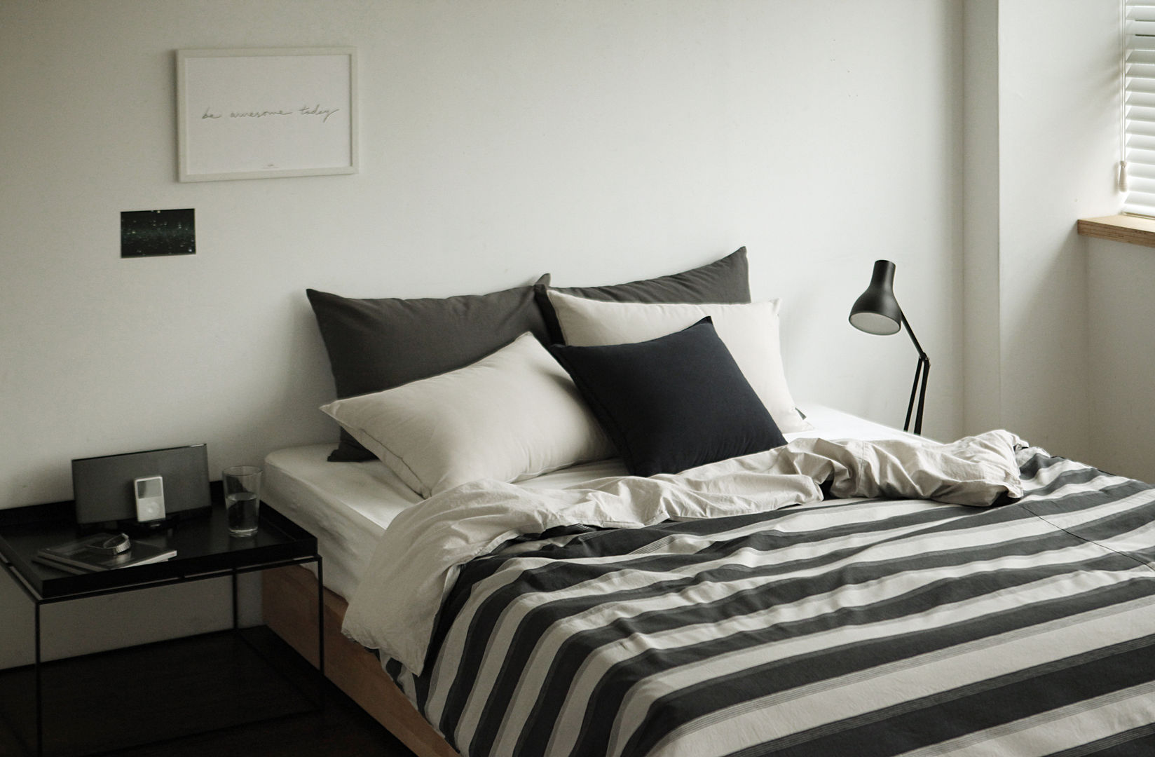Bedding set (cotton) 15 Day and night, (주)이투컬렉션 (주)이투컬렉션 Dormitorios de estilo moderno Textiles