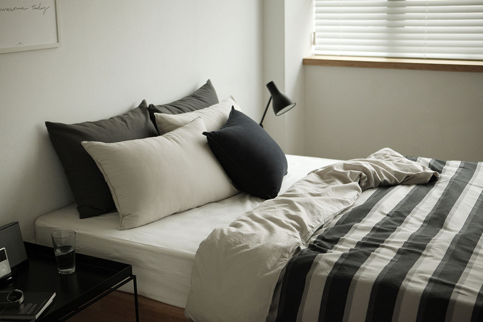 Bedding set (cotton) 15 Day and night, (주)이투컬렉션 (주)이투컬렉션 Dormitorios de estilo moderno Textiles