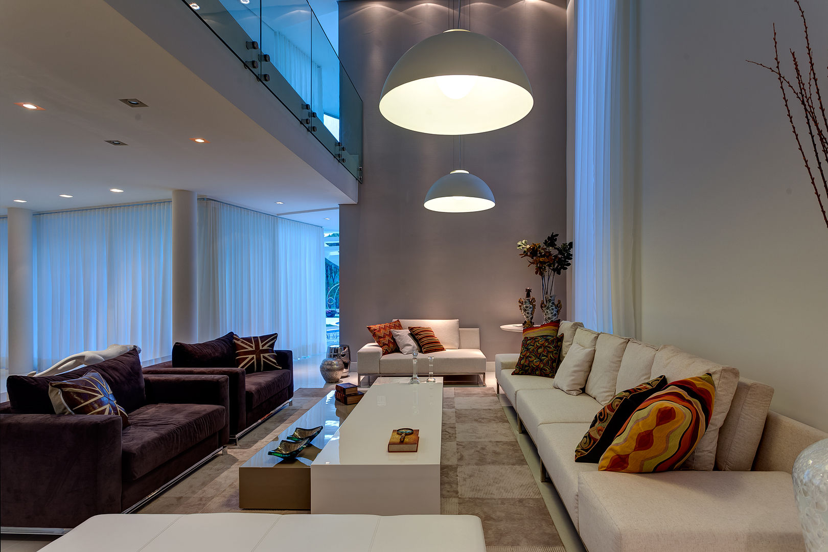 Residência em Ibirité / MG, Isabella Magalhães Arquitetura & Interiores Isabella Magalhães Arquitetura & Interiores Modern living room Beige