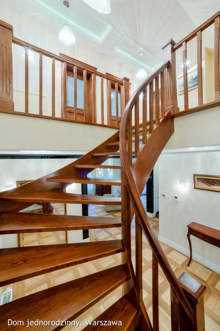 Warszawa Willa, Auraprojekt Auraprojekt Classic style corridor, hallway and stairs Wood Wood effect