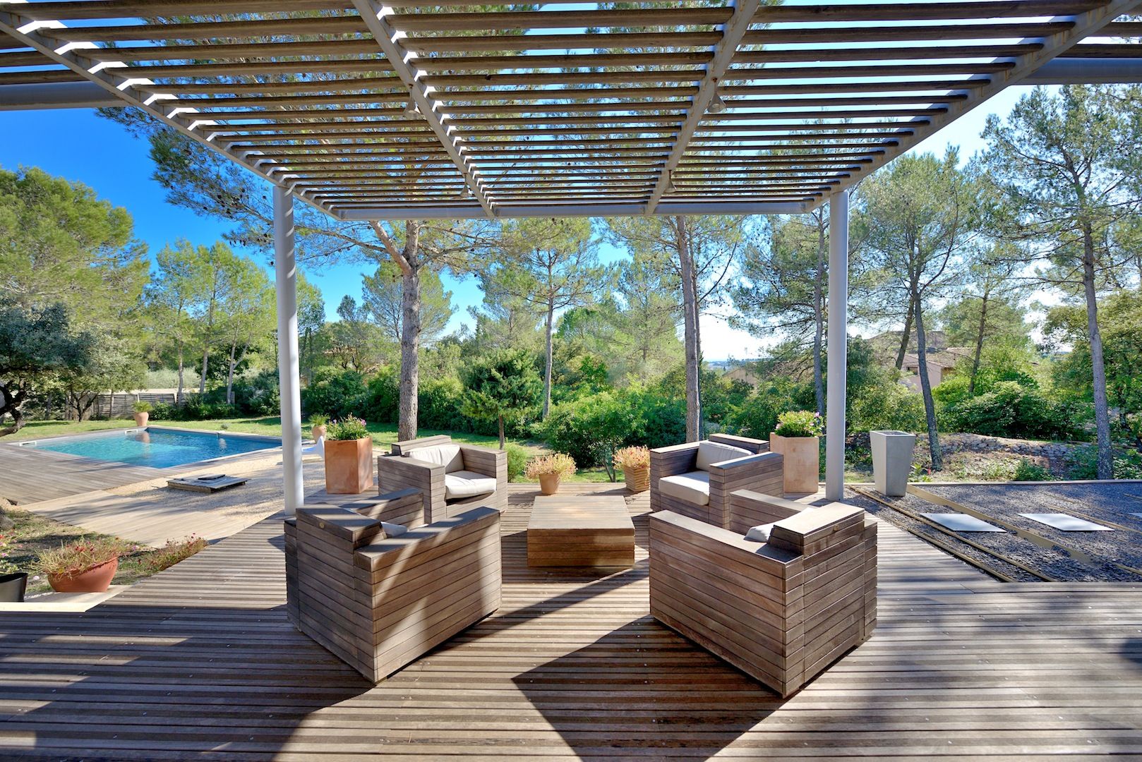 MAISON DEDANS-DEHORS, JOSE MARCOS ARCHITECTEUR JOSE MARCOS ARCHITECTEUR Modern balcony, veranda & terrace Wood Wood effect