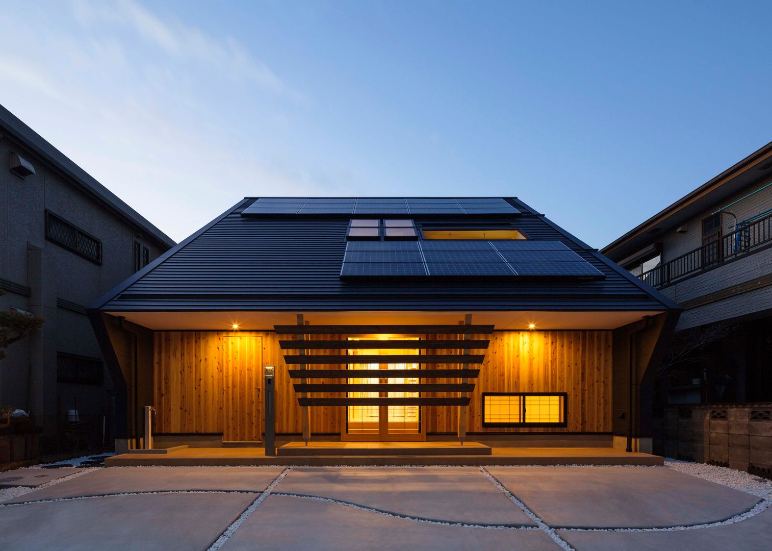 Japanese Home with a Sun Loved Roof | homify