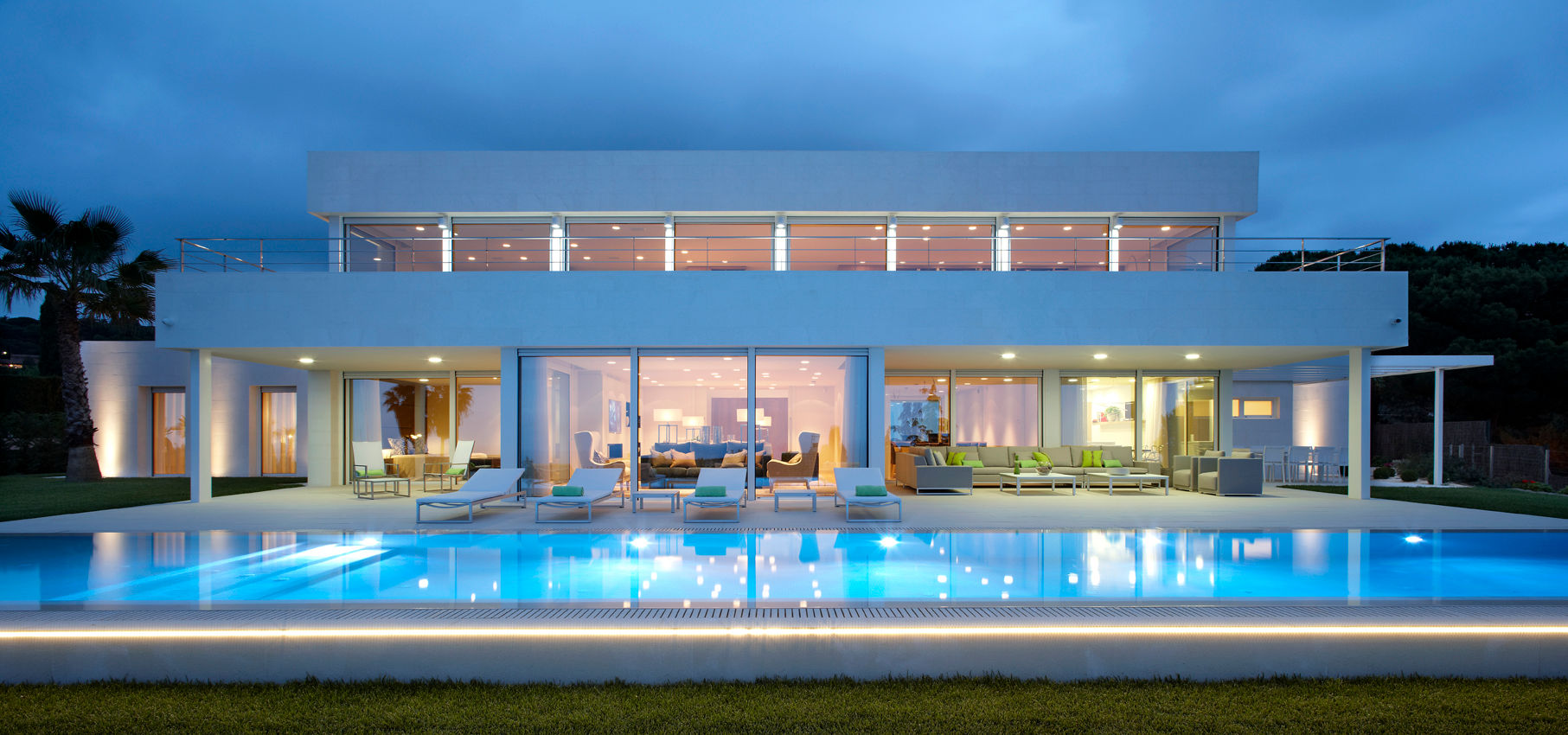 CASA ÉQUER, Molins Design Molins Design منازل سيراميك