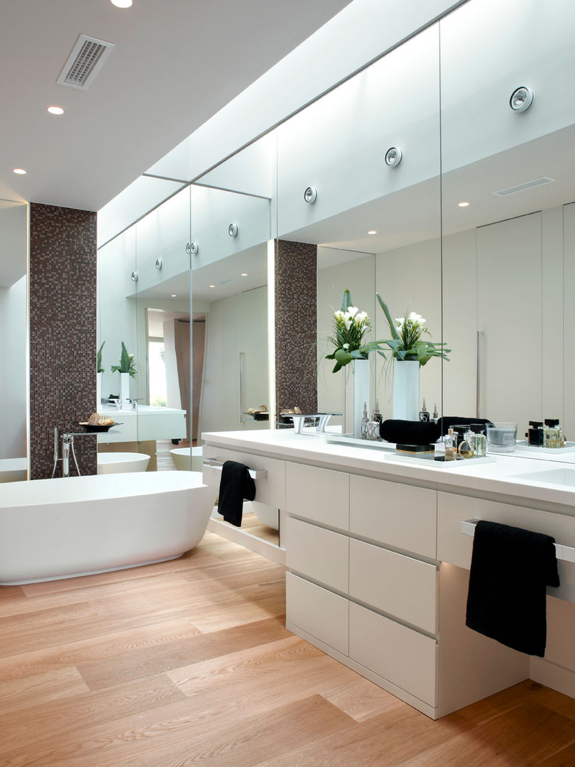 CASA ÉQUER, Molins Design Molins Design Phòng tắm phong cách Địa Trung Hải Gỗ Wood effect