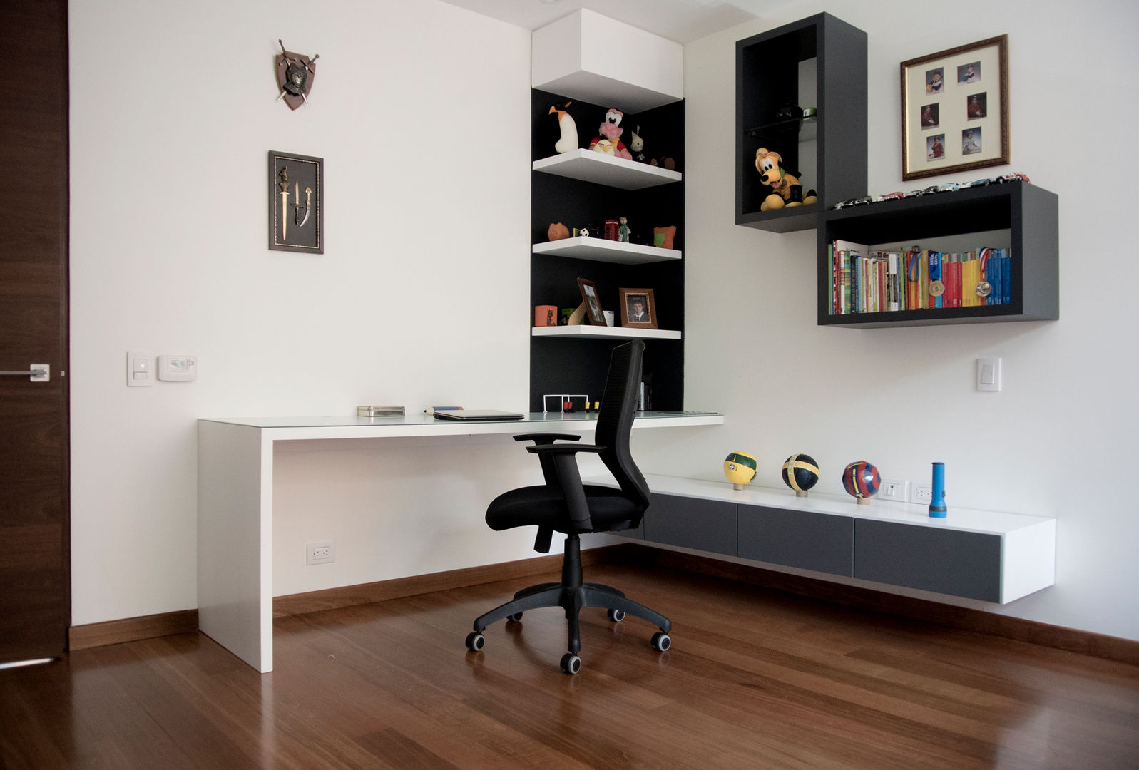 Mueble de Estudio para la Habitación KDF Arquitectura Habitaciones para niños de estilo moderno