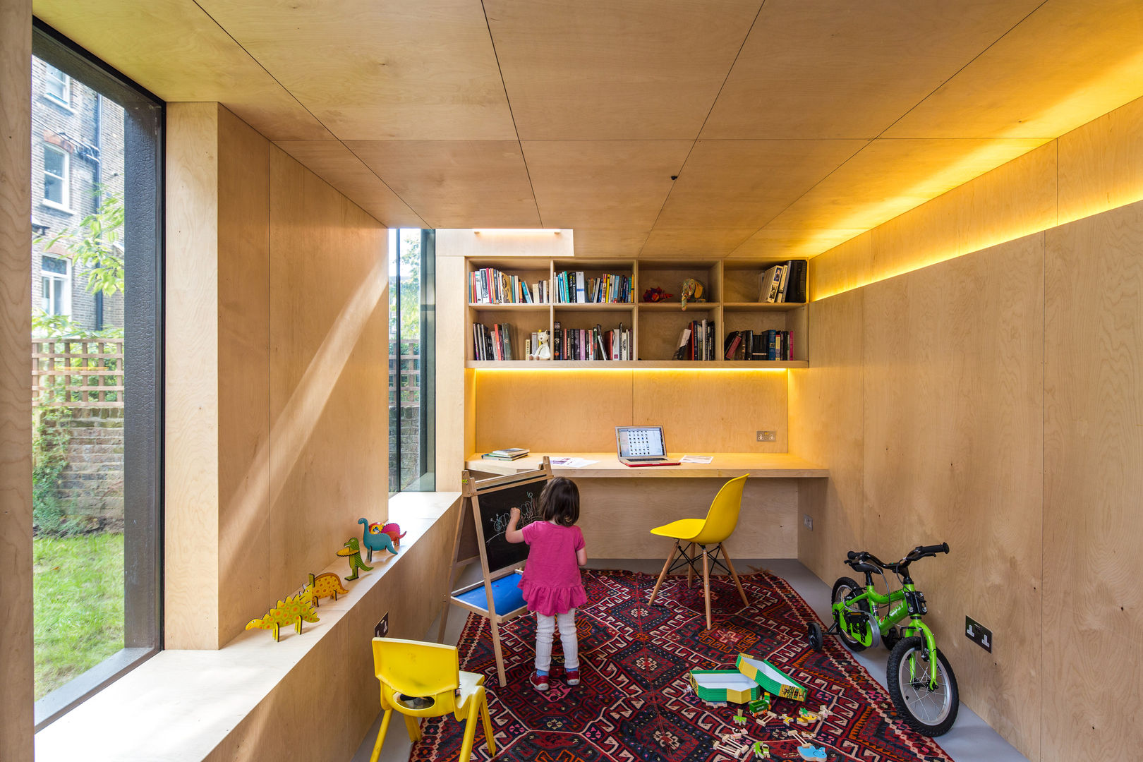 Shadow Shed, Neil Dusheiko Architects Neil Dusheiko Architects Habitaciones para niños de estilo moderno
