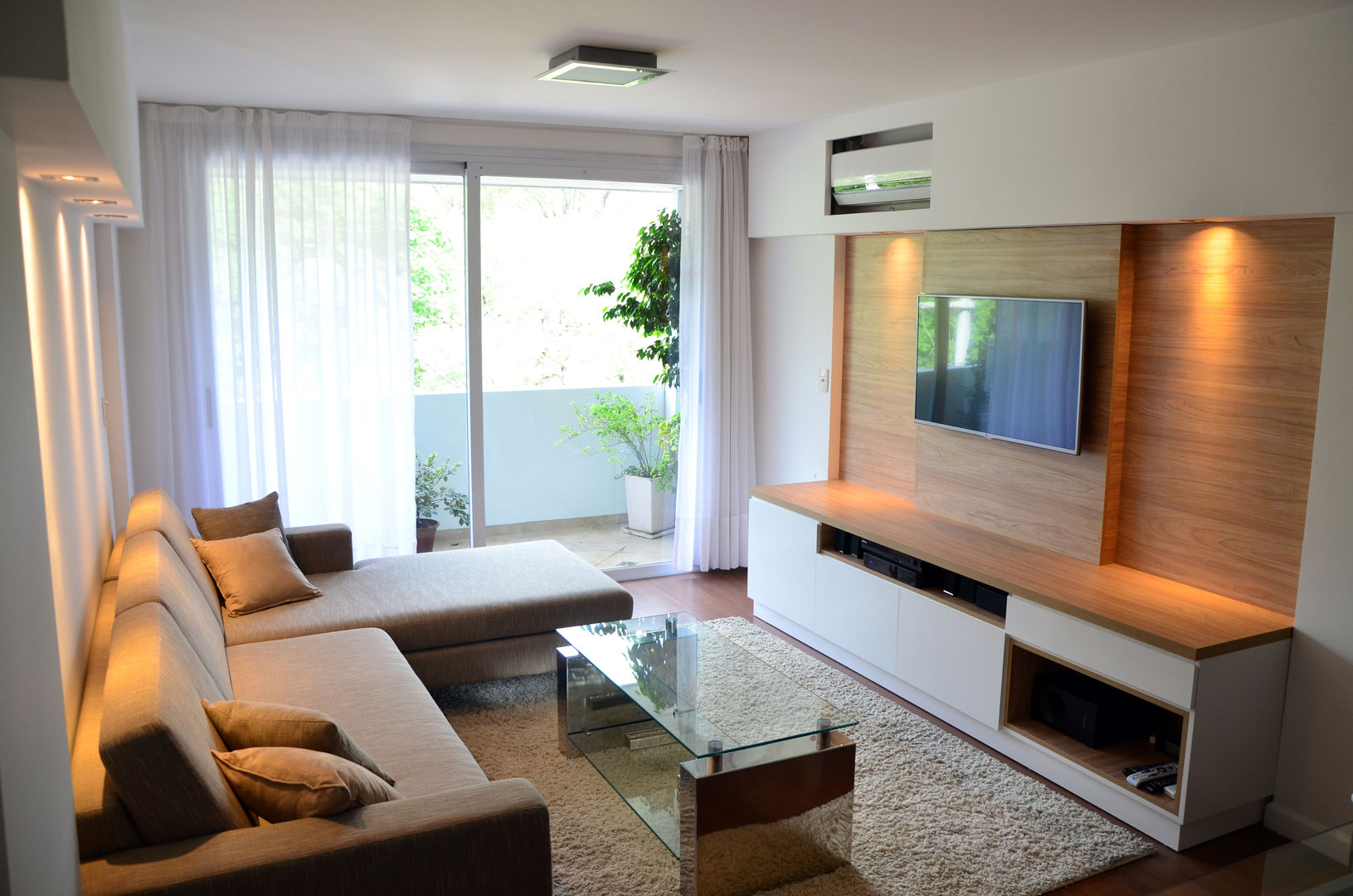 Fotos RÜM, RÜM Proyectos y Diseño RÜM Proyectos y Diseño Living room TV stands & cabinets