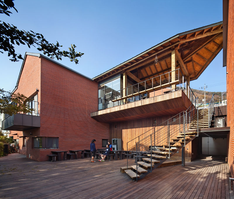 수국마을, 건축사사무소 오퍼스 건축사사무소 오퍼스 Modern style balcony, porch & terrace