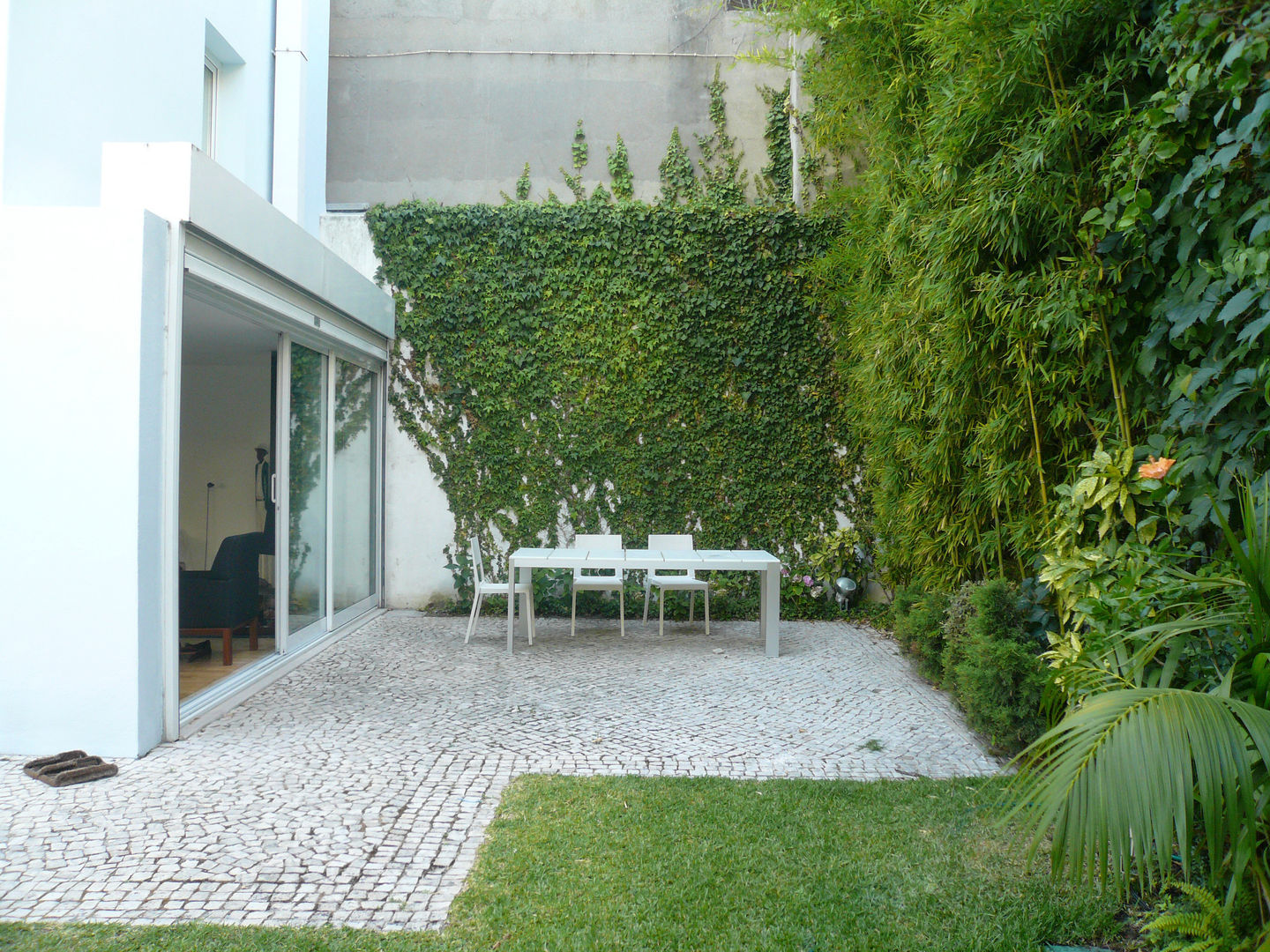 Casa en Lisboa, Estudio Marta Byrne Paisajismo Estudio Marta Byrne Paisajismo Nowoczesny ogród