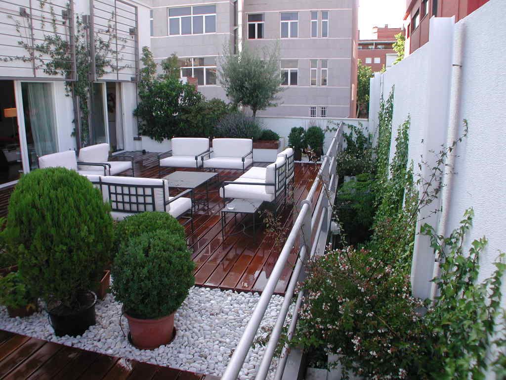 Terraza Madrid, Estudio Marta Byrne Paisajismo Estudio Marta Byrne Paisajismo Moderner Balkon, Veranda & Terrasse