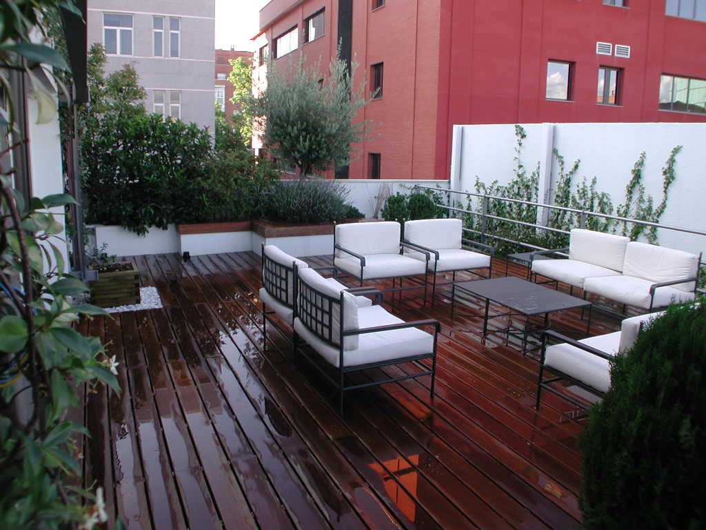 Terraza Madrid, Estudio Marta Byrne Paisajismo Estudio Marta Byrne Paisajismo Moderner Balkon, Veranda & Terrasse