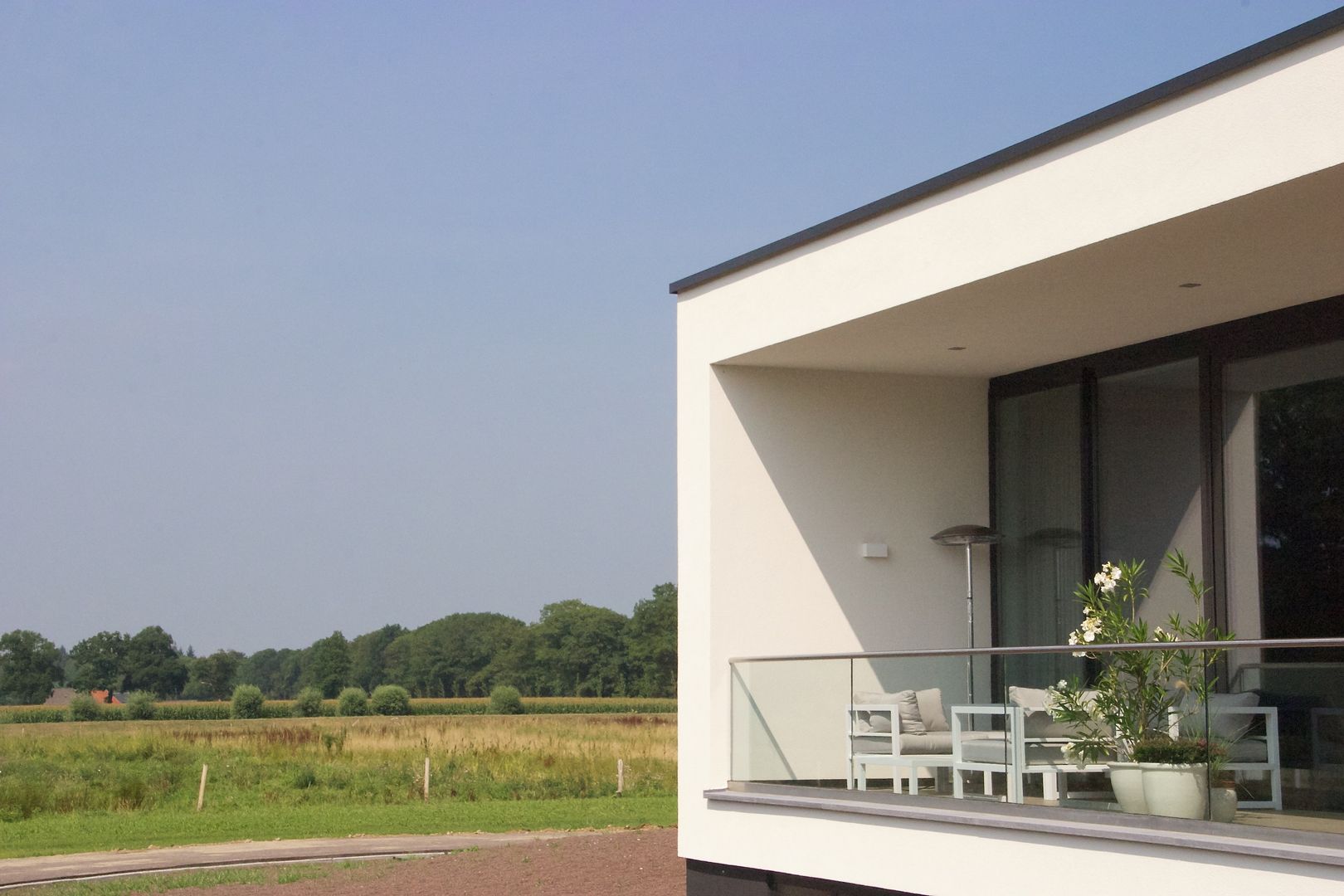 Prachtige villa op bijzonder landgoed in De Achterhoek, ARX architecten ARX architecten Moderne balkons, veranda's en terrassen