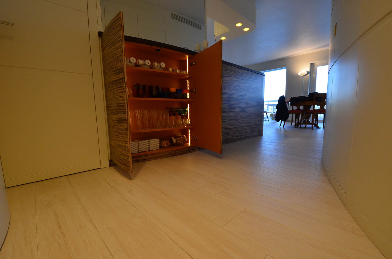 appartement roquebrune cap martin , kmmarchitecture kmmarchitecture Dressing room لکڑی Wood effect