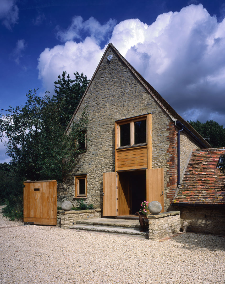 KSR Architects | Luxury barn conversion | Exterior homify Дома в рустикальном стиле Камень