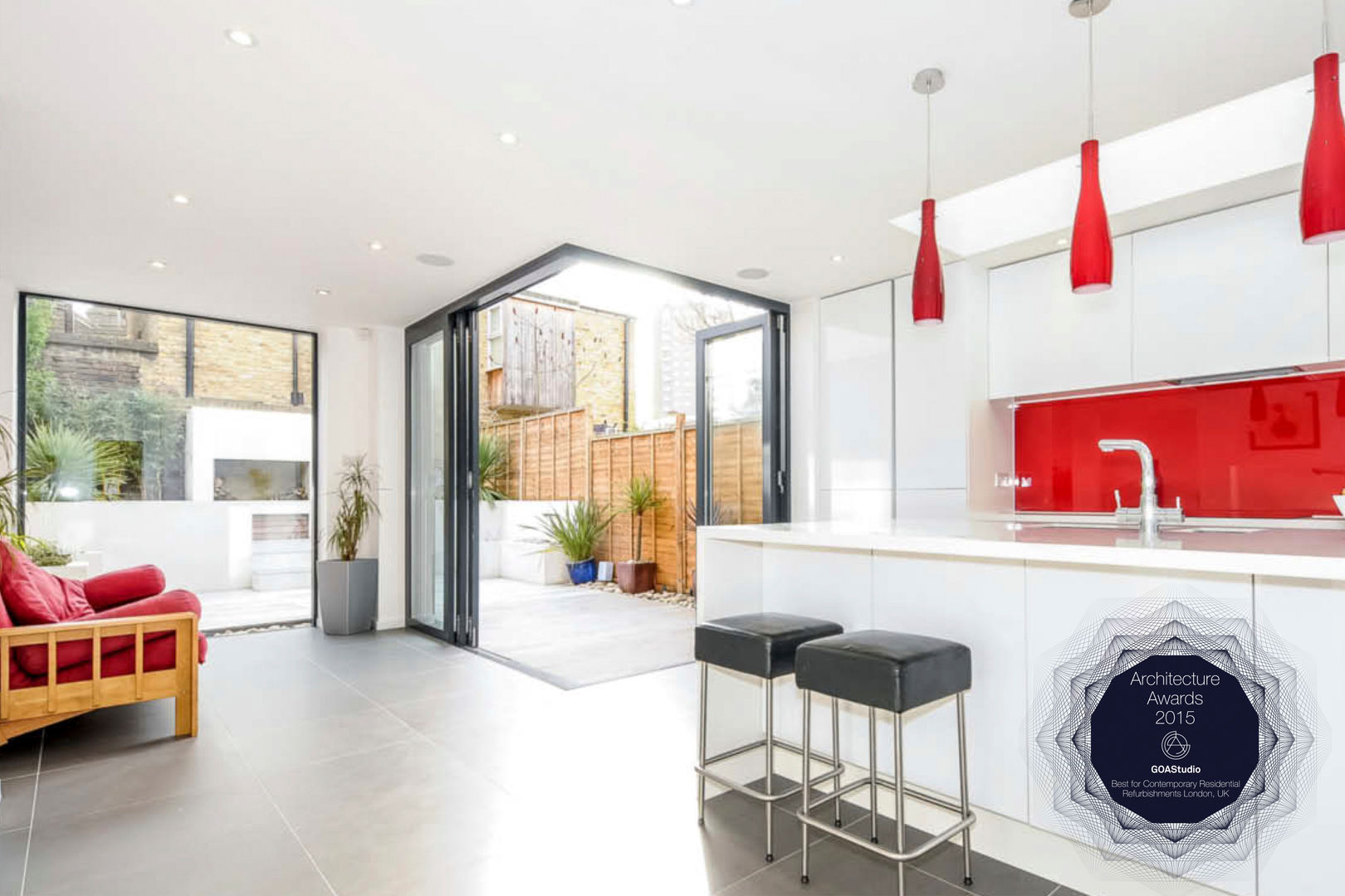 Architect designed rear house extension Herne Hill SE24 Lambeth – Kitchen and garden view GOAStudio London residential architecture limited Baños de estilo moderno