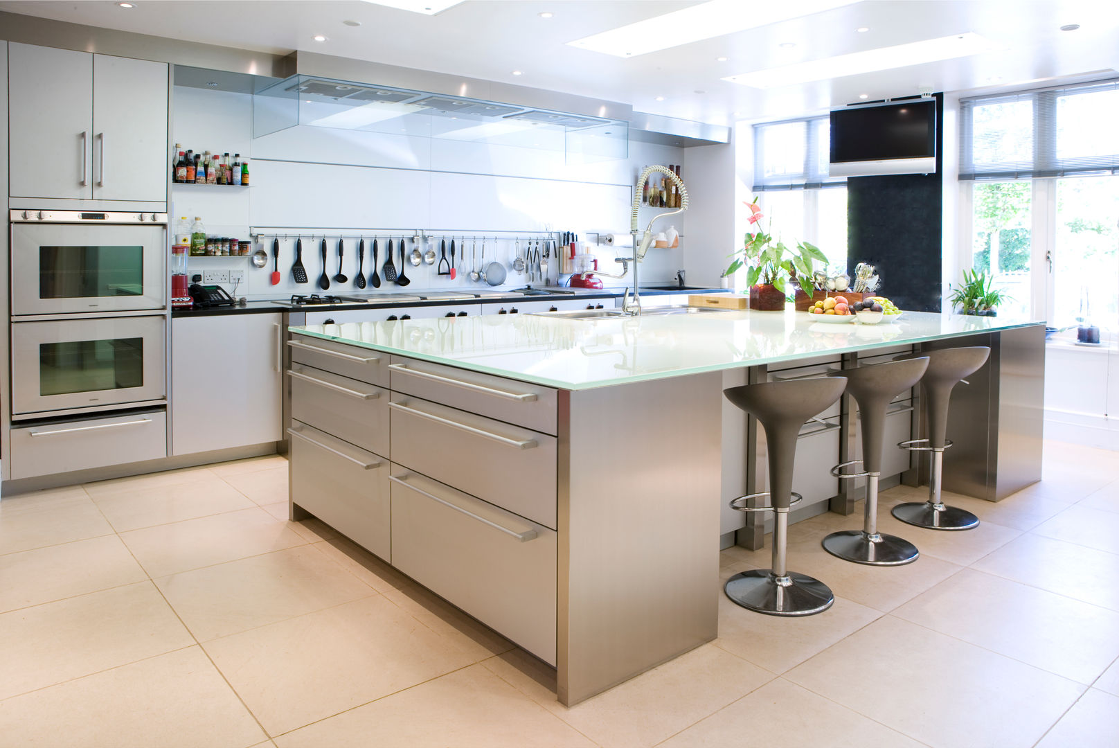 KSR Architects | Compton Avenue | Kitchen homify Cocinas de estilo moderno