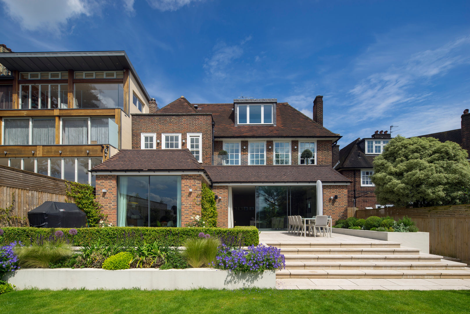 KSR Architects | Hampstead Village Home | Exterior homify منازل