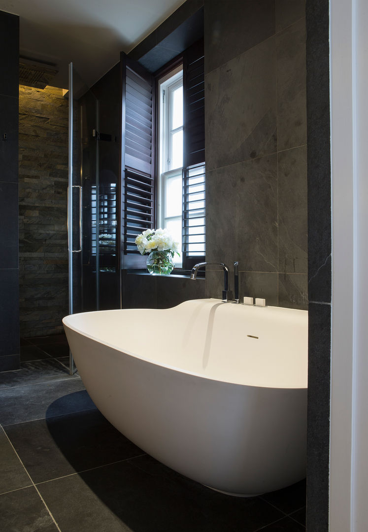 KSR Architects | Hampstead Village Home | Bathroom KSR Architects Modern bathroom