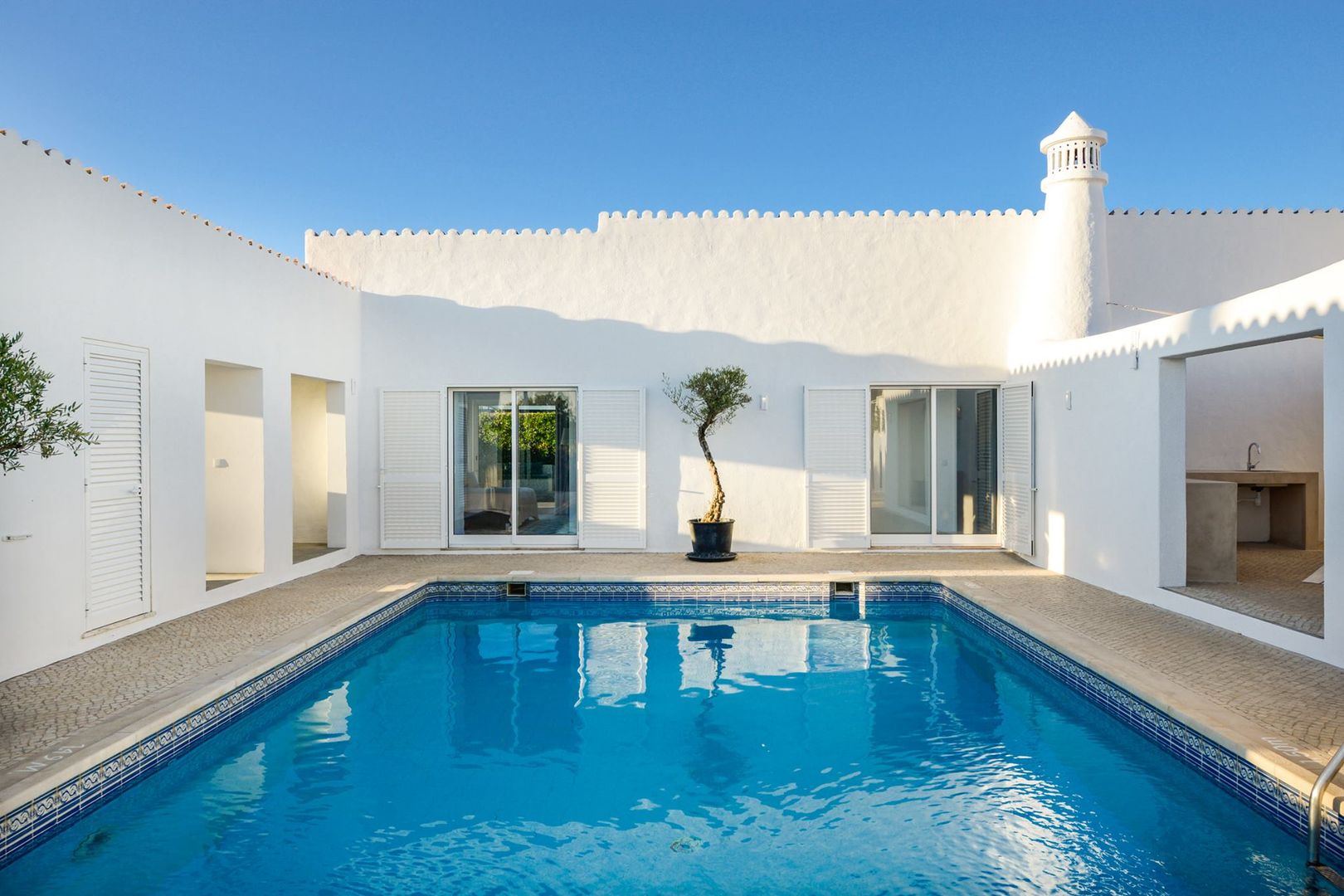 homify Piscinas de estilo mediterráneo