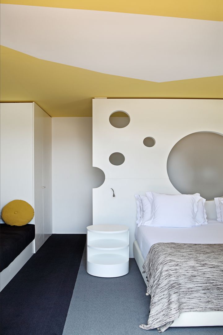 Room Mate PAU, Barcelona, Estudio de Arquitectura Teresa Sapey Estudio de Arquitectura Teresa Sapey Commercial spaces Hotels