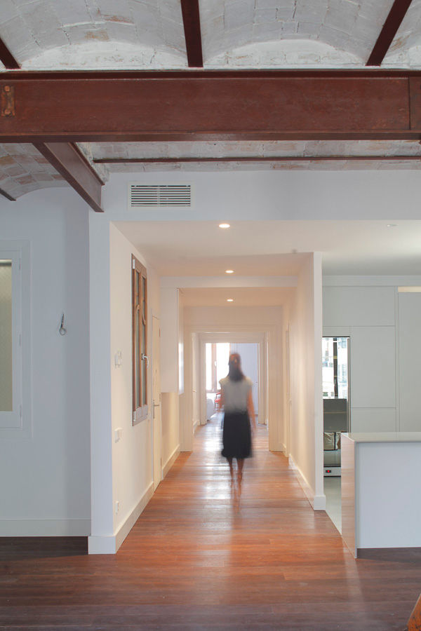 HOUSE FOR A FINANCIER, Alex Gasca, architects. Alex Gasca, architects. Eclectic corridor, hallway & stairs
