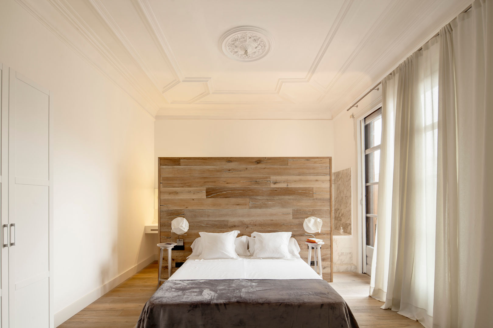 HOUSE IN THE CORNER, Alex Gasca, architects. Alex Gasca, architects. Minimalist bedroom