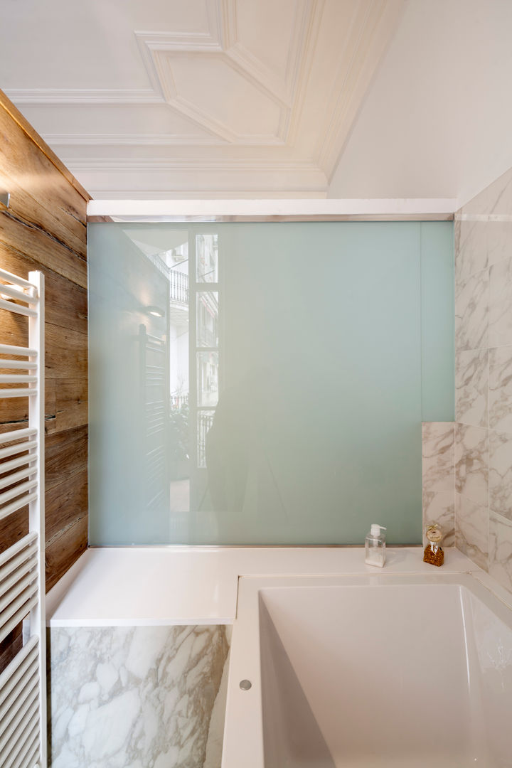 HOUSE IN THE CORNER, Alex Gasca, architects. Alex Gasca, architects. Salle de bain minimaliste