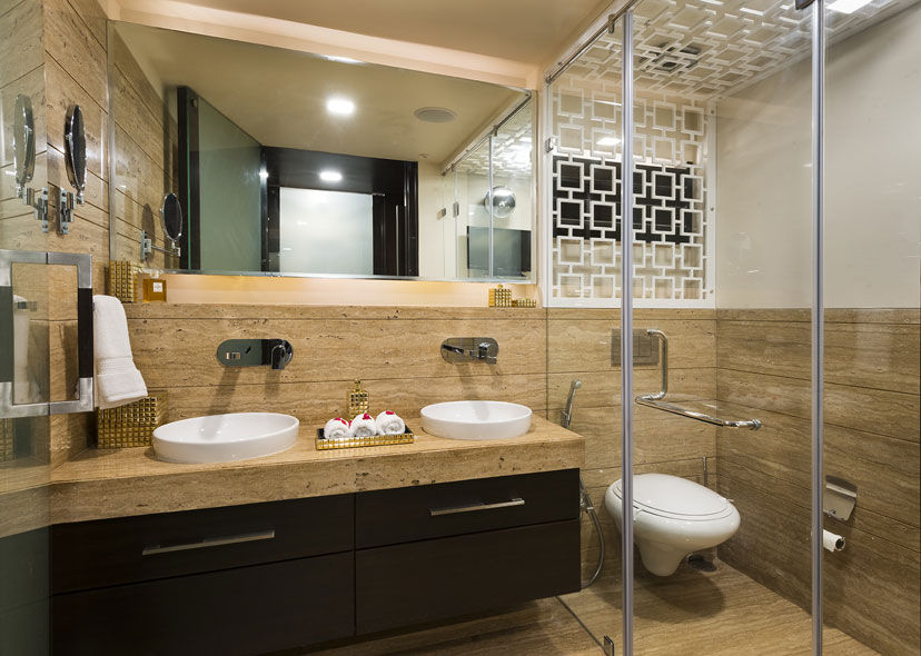 Agarwal Residence, Spaces and Design Spaces and Design Bagno moderno