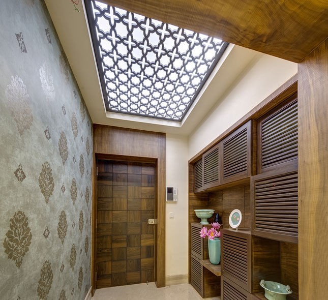 Agarwal Residence, Spaces and Design Spaces and Design Modern corridor, hallway & stairs