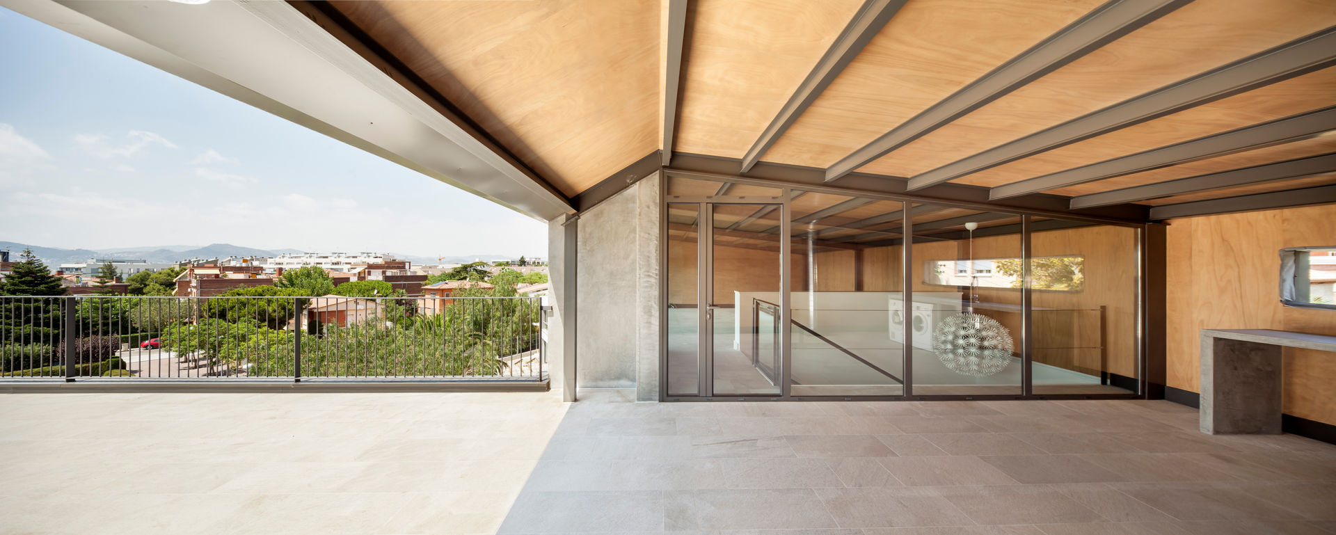 HOUSE FOR A MUSICIAN AND A DANCER, Alex Gasca, architects. Alex Gasca, architects. Modern balcony, veranda & terrace