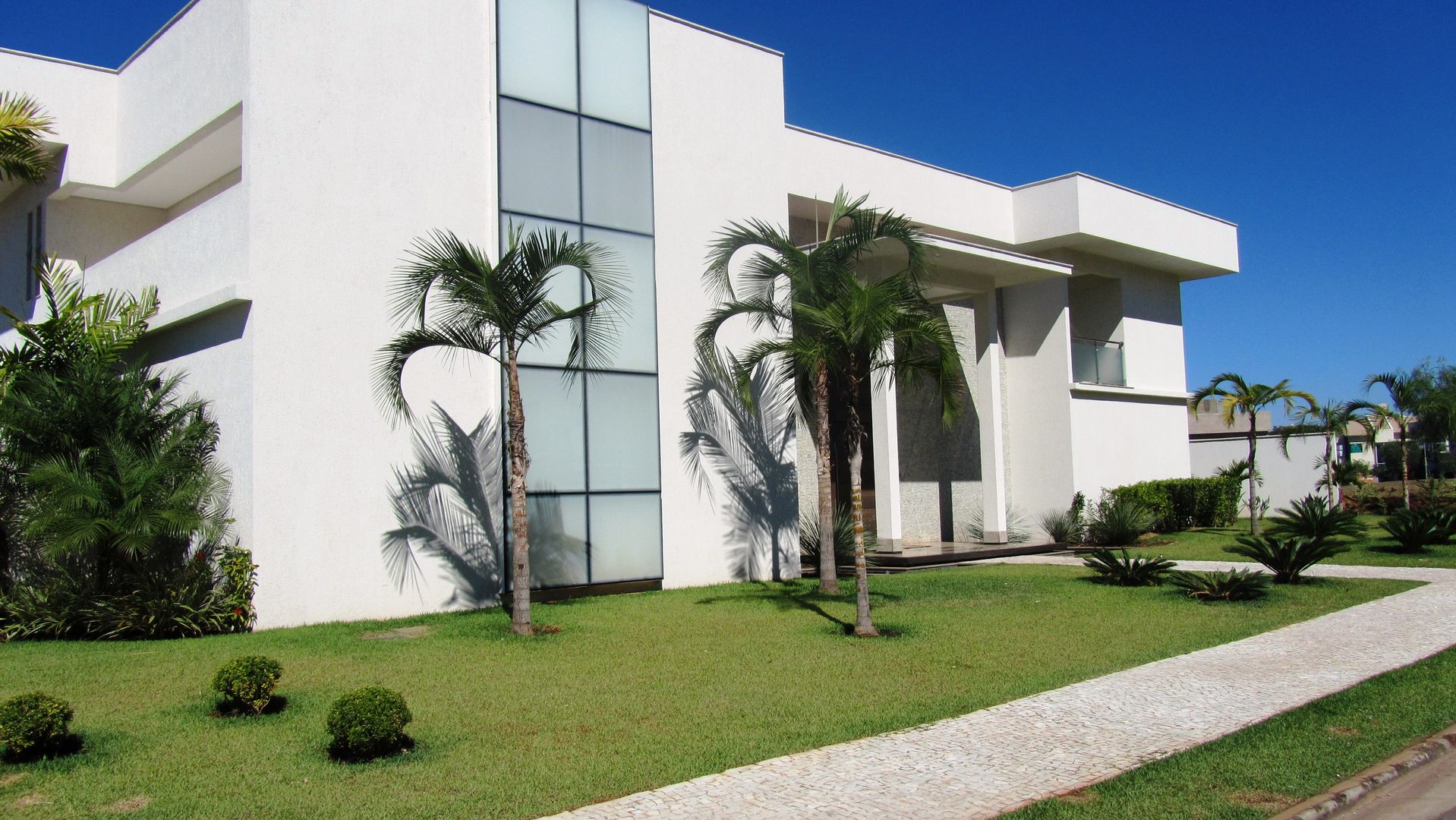 Residência - Cond. Alphaville Araguaia, Sandra Kátia Junqueira Sandra Kátia Junqueira Modern houses