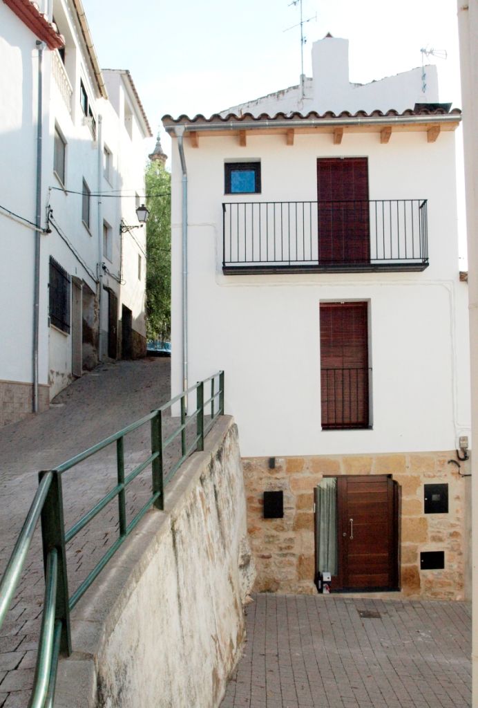 Y en algun lugar del Maestrazgo, Cota-Zero, Técnica y Construcción Integrada, S.L. Cota-Zero, Técnica y Construcción Integrada, S.L. Rustic style house