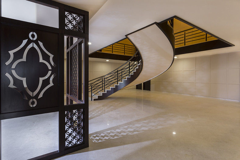 Bangalore Villas, Spaces and Design Spaces and Design Modern corridor, hallway & stairs