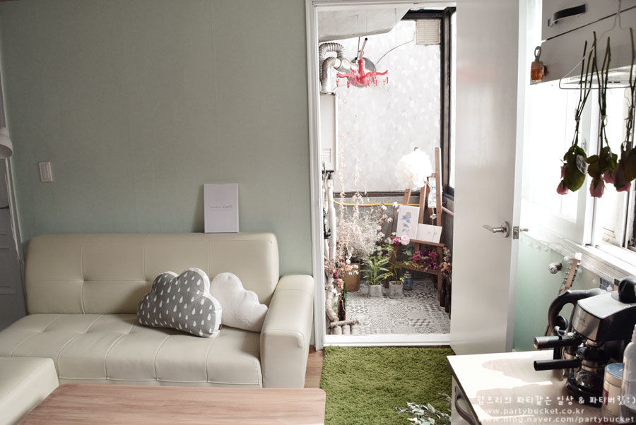 Self Interior 셀프 보일러실 인테리어 , 함프리 함프리 Balcones y terrazas de estilo escandinavo