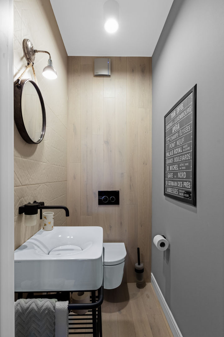 homify Eclectic style bathroom Wood Wood effect