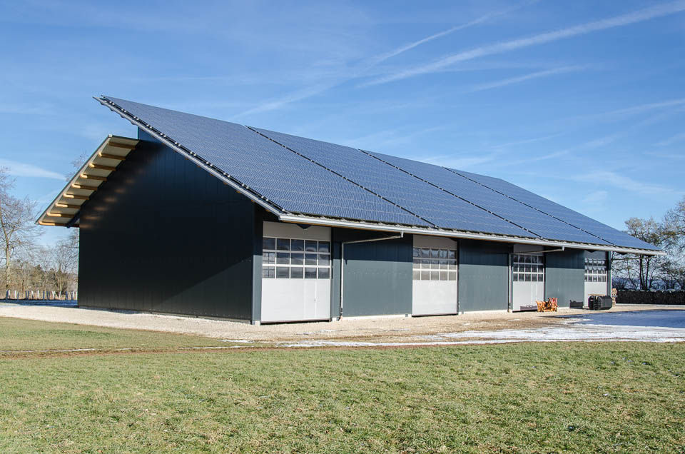 homify Industrial style garage/shed