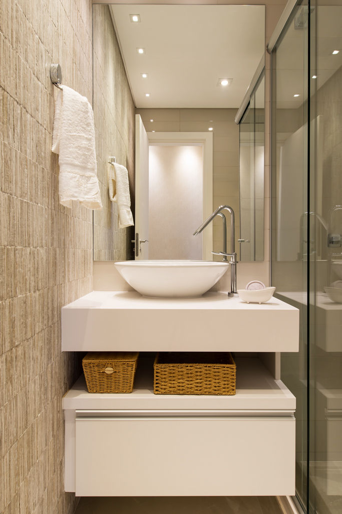 APARTAMENTO GRENWOOD - 65m², TRÍADE ARQUITETURA TRÍADE ARQUITETURA 現代浴室設計點子、靈感&圖片 陶器